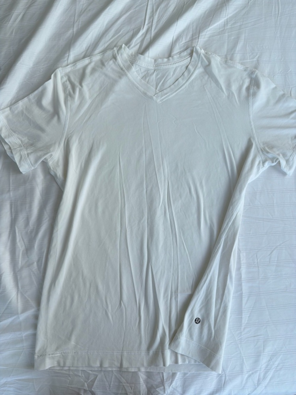 lululemon athletica Men's White basic V Short Sleeve Tee